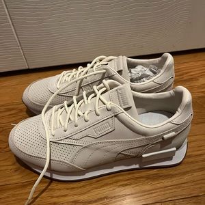 Puma future rider premium sneakers in cream.Never worn says size 6, fits size 7.